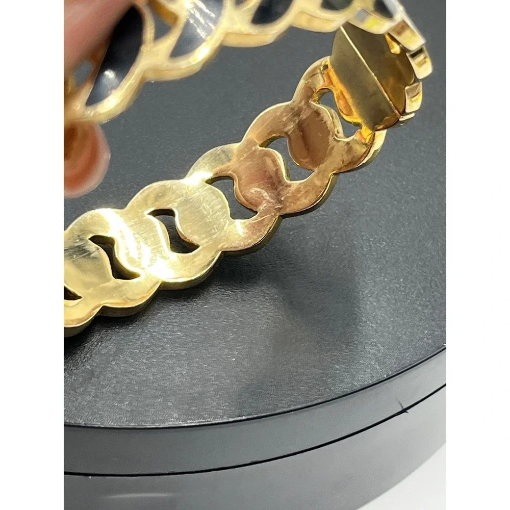 Henri Bendel Black Enamel Gold Tone Curb Chain Hinged Bangle Bracelet Clasp
